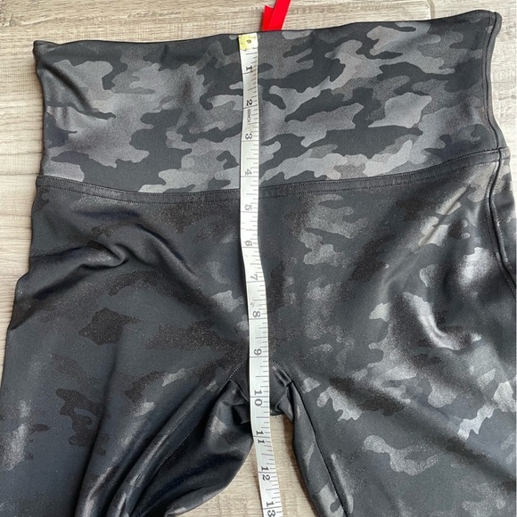 Spanx Faux Leather Camo Leggings In Black With Sheen Contour Stretch Size Medium - Picture 13 of 15